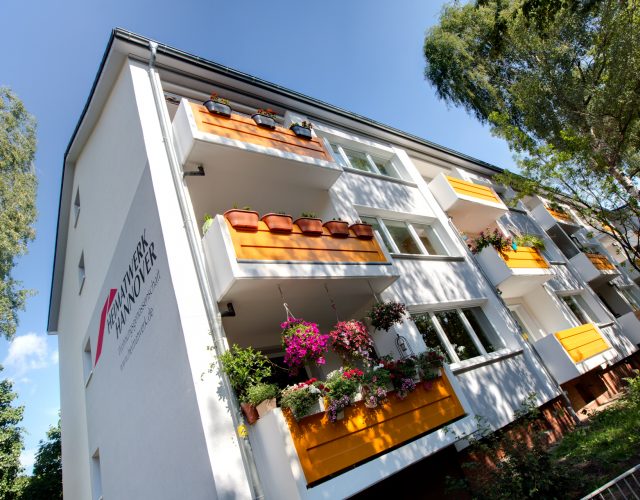 Fassade Waermedaemmung Mehrfamilienhaus Hannover Orange Grau Weiß Alligator Farben
