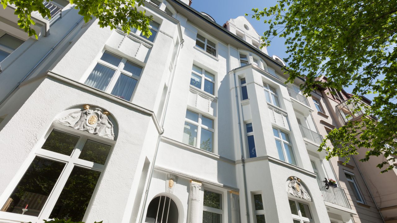 Stilfassade Altbausanierung Fassade streichen Hannover KEIM Farben Vergolden