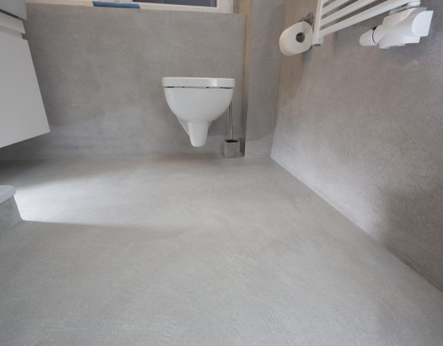 Fugenloser Boden im Badezimmer mit Frescolori Hannover