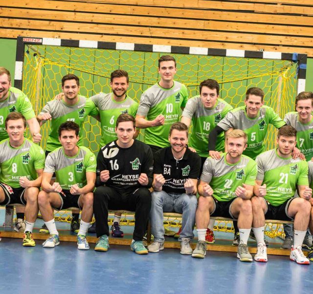 Mannschaftsfoto TUS Altwarmbüchen 1. Herren Handball Emotion Teamgeist Leidenschaft