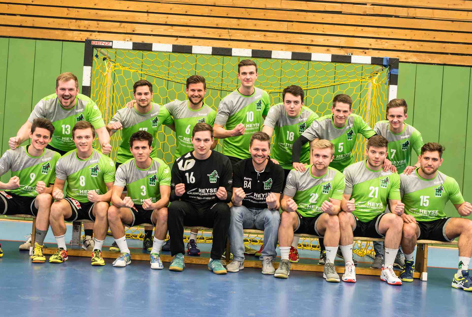 Mannschaftsfoto TUS Altwarmbüchen 1. Herren Handball Emotion Teamgeist Leidenschaft