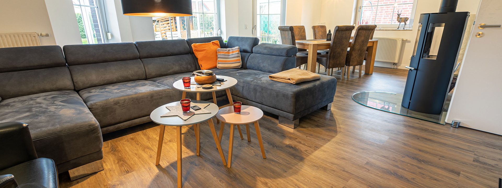 Malerarbeiten Raumgestaltung Green Flor Designboden Holzoptik Murface fugenlose Oberflaechen Volimea 17